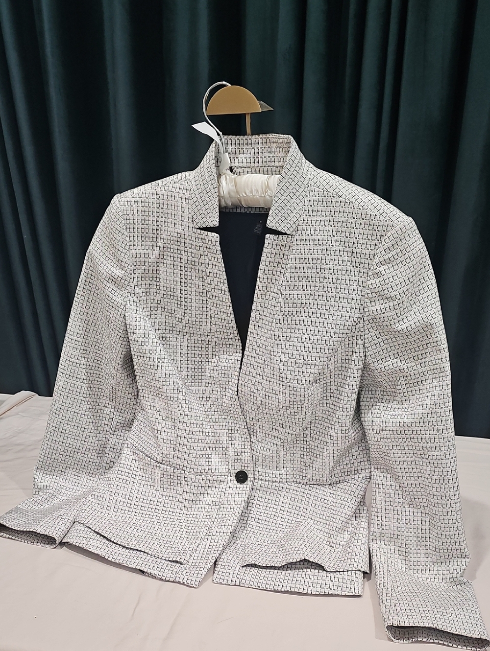 White House Black Market White Textured Pattern Blazer